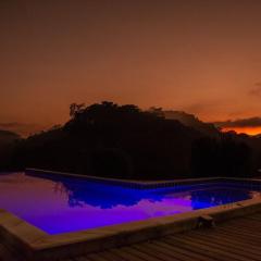 Casarão com piscina e cachoeira CUNHA SP
