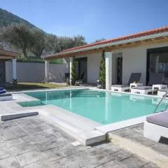 Lavish villa with private pool, hot tub