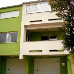 Spacious apartment with garage and private yard, Drage