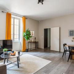 Large modern and calm flat at the doors of Panier in Marseille - Welkeys