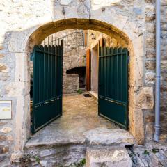 Holiday Home in Minerve with Private Courtyard