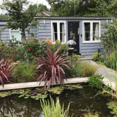 Lovely detached garden chalet