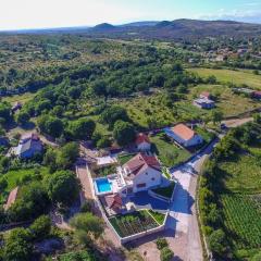 Stunning Home In Unesic With Sauna, 5 Bedrooms And Heated Swimming Pool