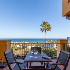 Apartment with three bedrooms, parking, terrace and pool next to the beach.