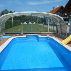 schönes Ferienhaus mit grossen Pool 250 m vom Balaton