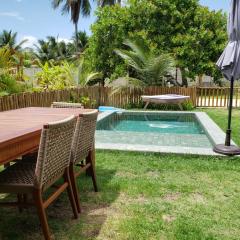 OKA 25: Casa com piscina em condomínio beira mar em Milagres
