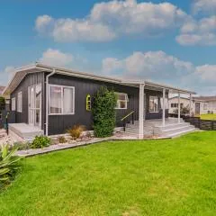 Bach Life on Seabreeze - Whangamata Holiday Home