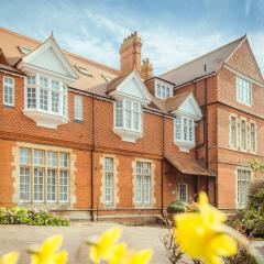 Kent House: contemporary flat close to seafront