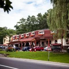 Pensiune Restaurant Lyra