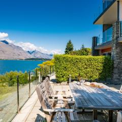 Lake Front 3-bedroom Apartment with Lake Access