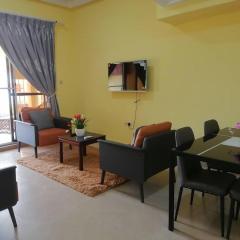 Cheerful 2-bedroom Apartment with free parking