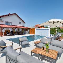 Stunning Home In Vrtlinovec With Wifi, Outdoor Swimming Pool And Heated Swimming Pool