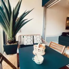 La Méditerranée Appartement au coeur du Village 50 m de la plage