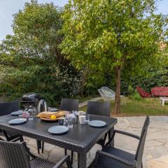 Bright House With Terrace And Garden