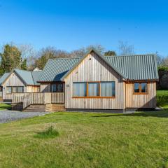 Kestrel Lodge 7 with Hot Tub