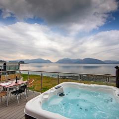 Loch Linnhe Waterfront Lodges with Hot Tubs