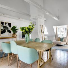 Sanders Main - Endearing Two-Bedroom Duplex Apartment with a Balcony Next to Magical Nyhavn