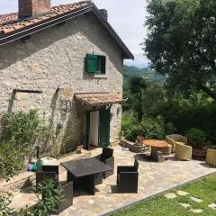 “SPArisio” CASA IN SASSO CON PISCINA E CAMPO DA TENNIS