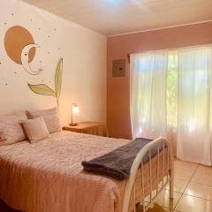 Charming Casa Aura, near lake Arenal in Nuevo arenal, pet friendly- Casas Airelibre