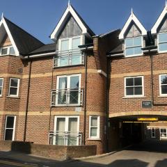 Central 2 Bed, 2 Bathrooms, Ground Floor Apartment with Parking