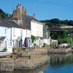 Dunedin - Waterside location, private garden and buckets of charm