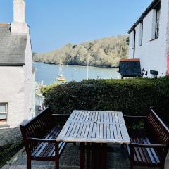 Holly Cottage - characterful cottage a stones throw from river Dart with front & back patios