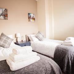 Contractor house, sleeps 5, close to restaurant's and bars, Long stays available, Oveyo Accommodation