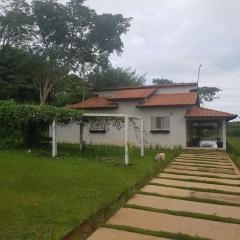 Casa com toda natureza e conforto que você precisa