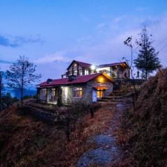 Himalayan Paradise, Boutique room w Binsar view by Roamhome