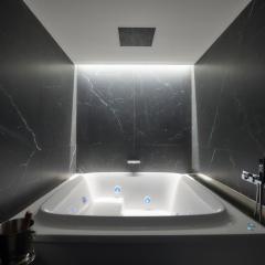 Five stars Florence luxury apartments with Jacuzzi