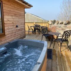 Partridge Lodge with Hot Tub