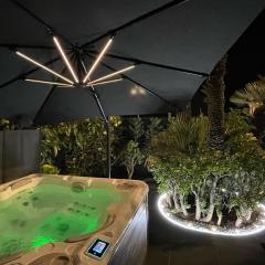 Luxury Garden Jacuzzi Promenade