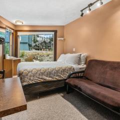 Cozy Corner - Whitefoot Lodge 126