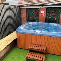 Friends House, Hot Tub, Sleeps 6