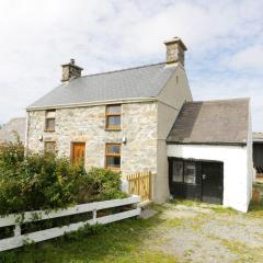 Ty Rhos, Farm Stay, sleeps 4, Rhoshirwaun 2 miles from Aberdaron