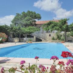 Amazing Home In Creissan With 3 Bedrooms, Wifi And Outdoor Swimming Pool