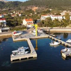 Apartments and boat rental Petra Španjol - crane and moorings
