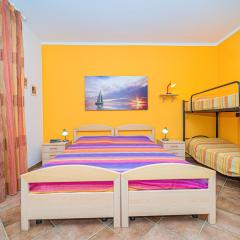 Apartment in villa 2 to 4 persons with large private garden Sole