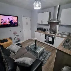 * Well equipped apartment for a relaxing cosy and luxurious fun stay + Free Parking + Free Fast WiFi *