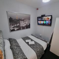 * Well equipped apartment for a relaxing cosy and luxurious fun stay + Free Parking + Free Fast WiFi *