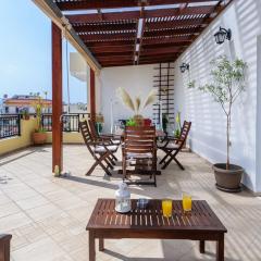 Central penthouse in quiet neighborhood near sandy beach