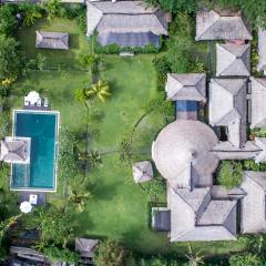 Istana Semer - Balinese Style Private Event Villa, with Large Pool, Gardens and Cook - Near to Canggu & Seminyak