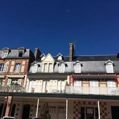 À deux pas du casino et de la plage Spacieux 2 pièces
