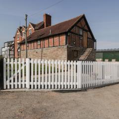 Lower Venn Granary Apartment 2