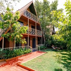 StayVista at Wooden House with Jacuzzi