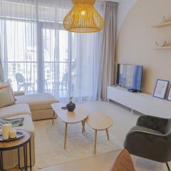 Art-inspired apartment amidst Downtown Dubai