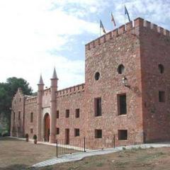 Masía de San Juan - Casas rurales con piscina en masía fortificada