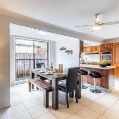 Willows At The Bay Large House with Aircon WI-FI and Boat Parking