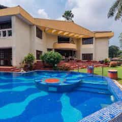 StayVista's Shantam House - Dive into relaxation with a pool and tennis lawn