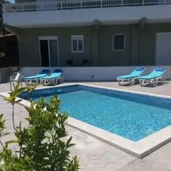 Greek Style Ground Floor Apartment & Pool